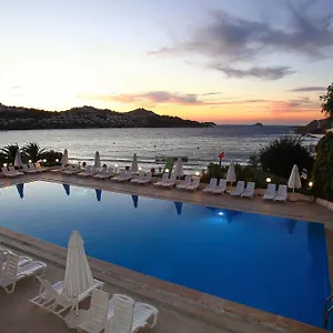 4* Ośrodek wypoczynkowy Cactus Mirage Family Club
